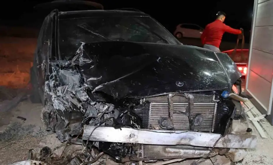 Alkollü sürücünün otomobili gurbetçi ailenin aracına çarpıp takla attı: 3 yaralı