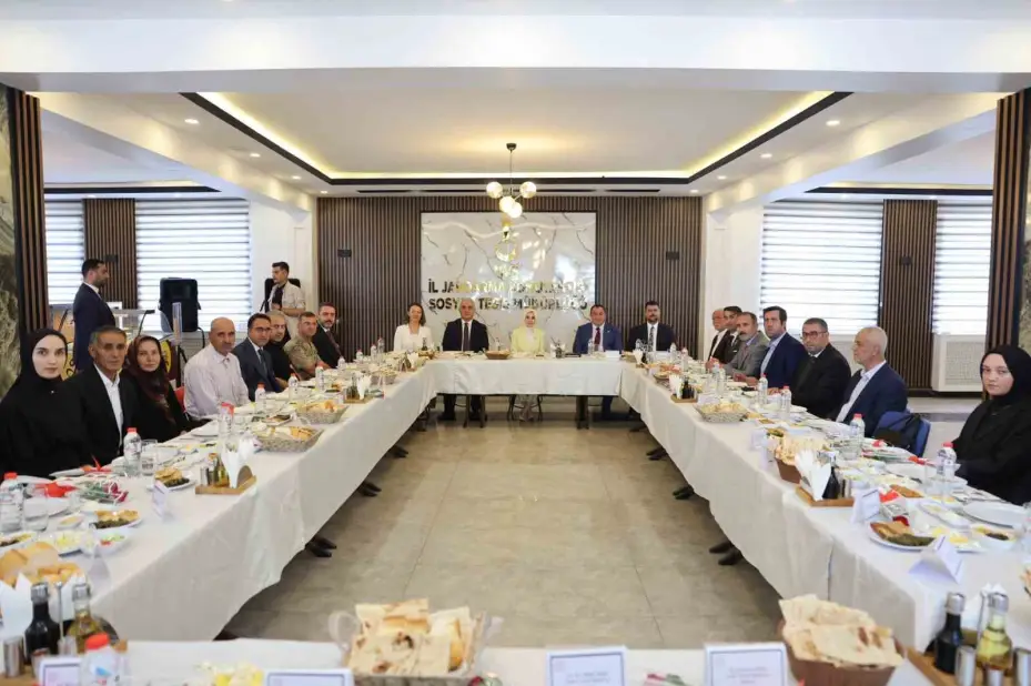 Bakan Göktaş: "Şehit ve gazilerimizle bu yolda yürümek ve bu süreci beraber inşa etmekten memnuniyet duyuyoruz"