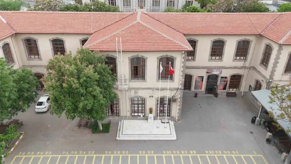 II. Abdülhamid döneminde kurulan okul sayısız öğrenciyi mezun verdi
