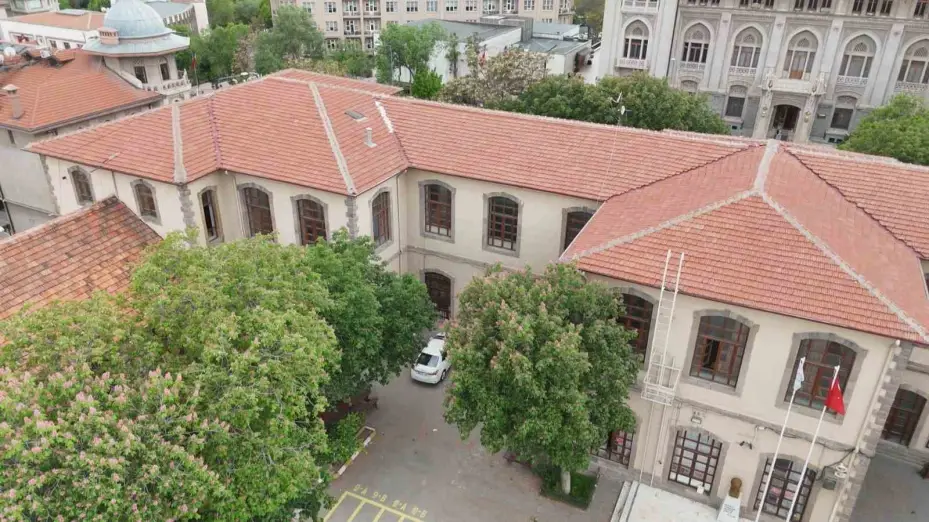 II. Abdülhamid döneminde kurulan okul sayısız öğrenciyi mezun verdi