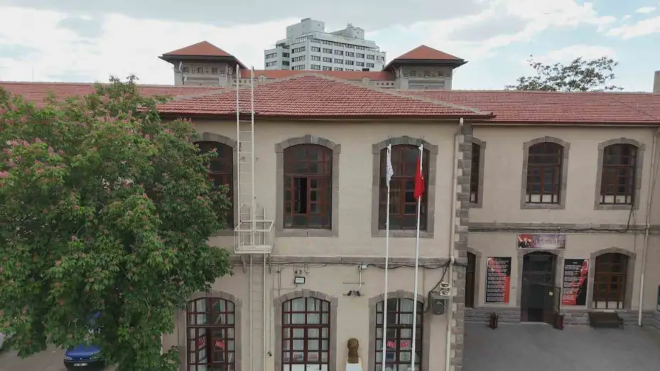 II. Abdülhamid döneminde kurulan okul sayısız öğrenciyi mezun verdi