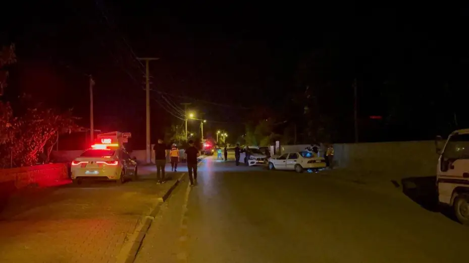 Otomobiller kafa kafaya çarpıştı: 3’ü çocuk 6 yaralı