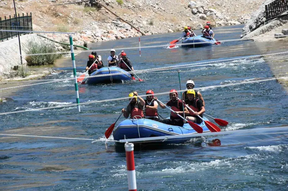 Türkiye’nin ilk yapay rafting parkuru macera tutkunlarını ağırlıyor