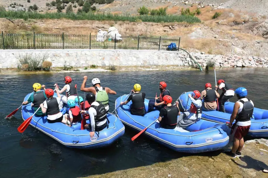Türkiye’nin ilk yapay rafting parkuru macera tutkunlarını ağırlıyor