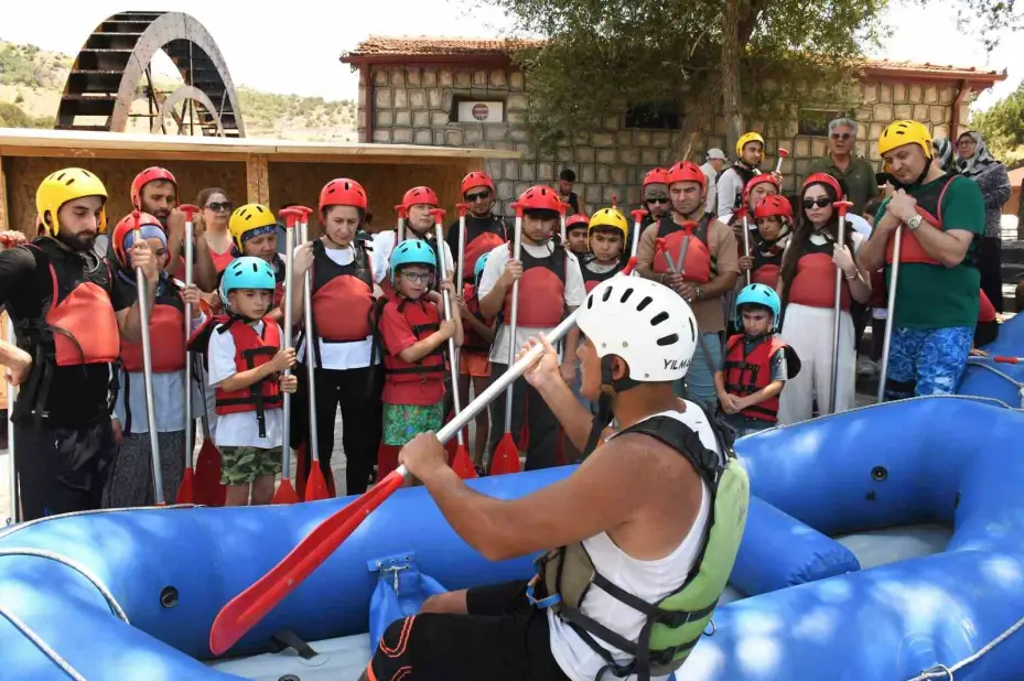 Türkiye’nin ilk yapay rafting parkuru macera tutkunlarını ağırlıyor