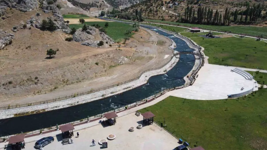 Türkiye’nin ilk yapay rafting parkuru macera tutkunlarını ağırlıyor