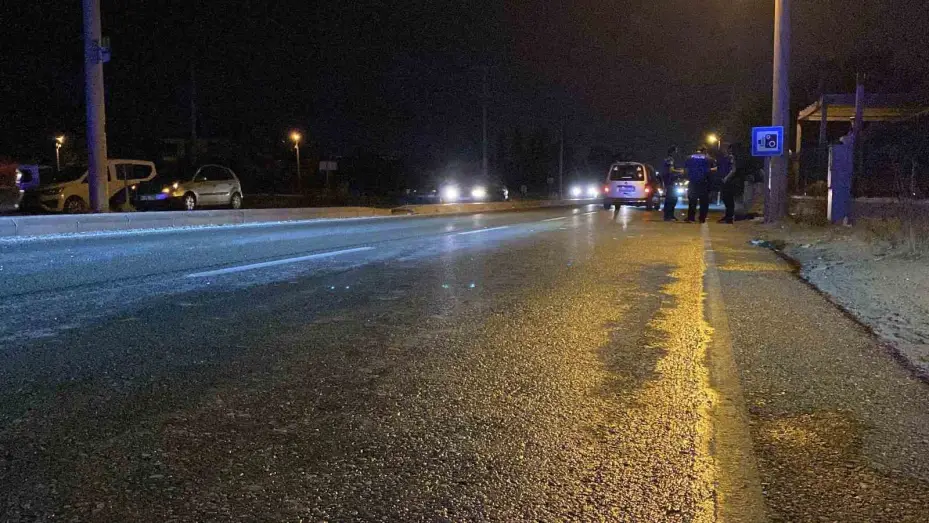 Otomobilin yayaya çarptığı kaza güvenlik kamerasına yansıdı