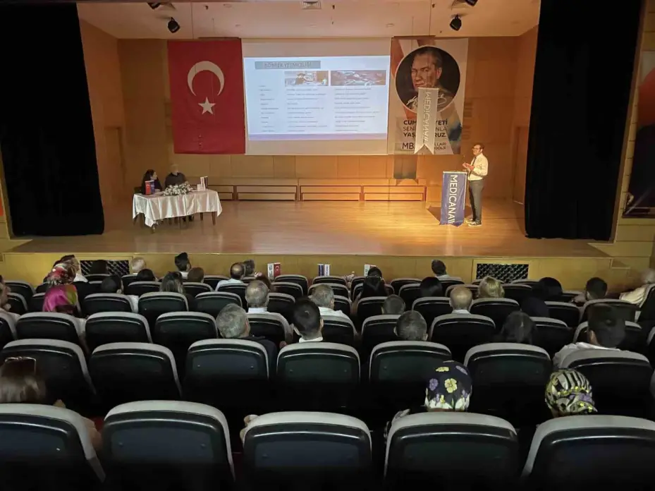 Sivas’ta böbrek nakli ve diyaliz süreci eğitimi düzenlendi