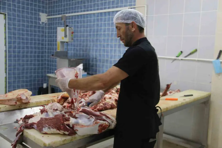 Selçuklu’dan kalan gelenek asırlardır sürdürülüyor, büyülerden korunmak için kürek kemikleri kırılıyor