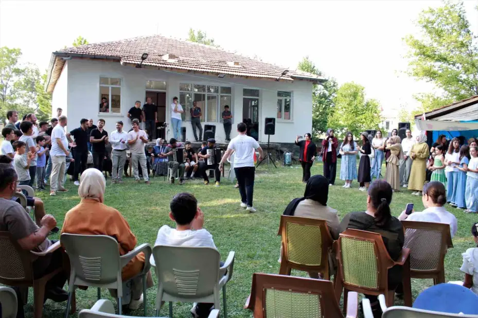 Çerkesler, kültürlerini her yıl düzenledikleri şenlikte yaşatıyor