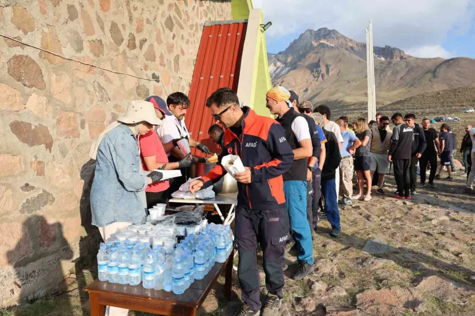Hacılar’ın zirvesinde azim, dayanışma ve doğa sevgisi buluştu