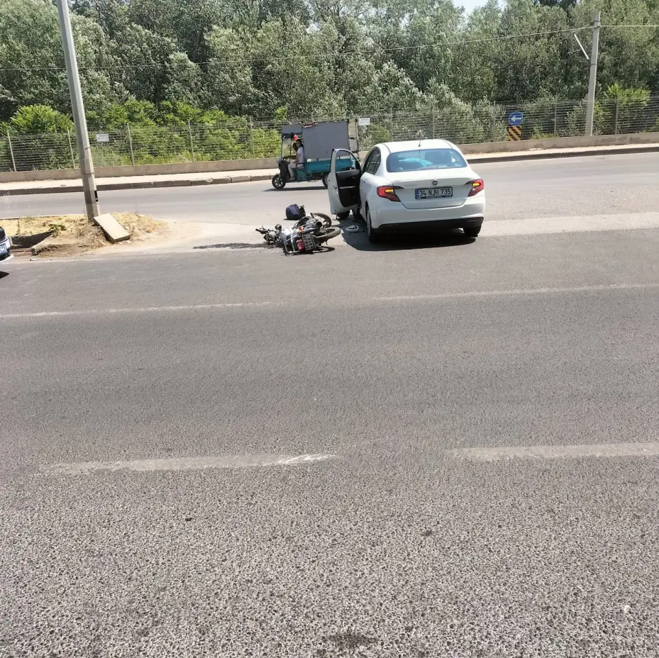 Motosiklet, otomobille çarpıştı: 1 yaralı