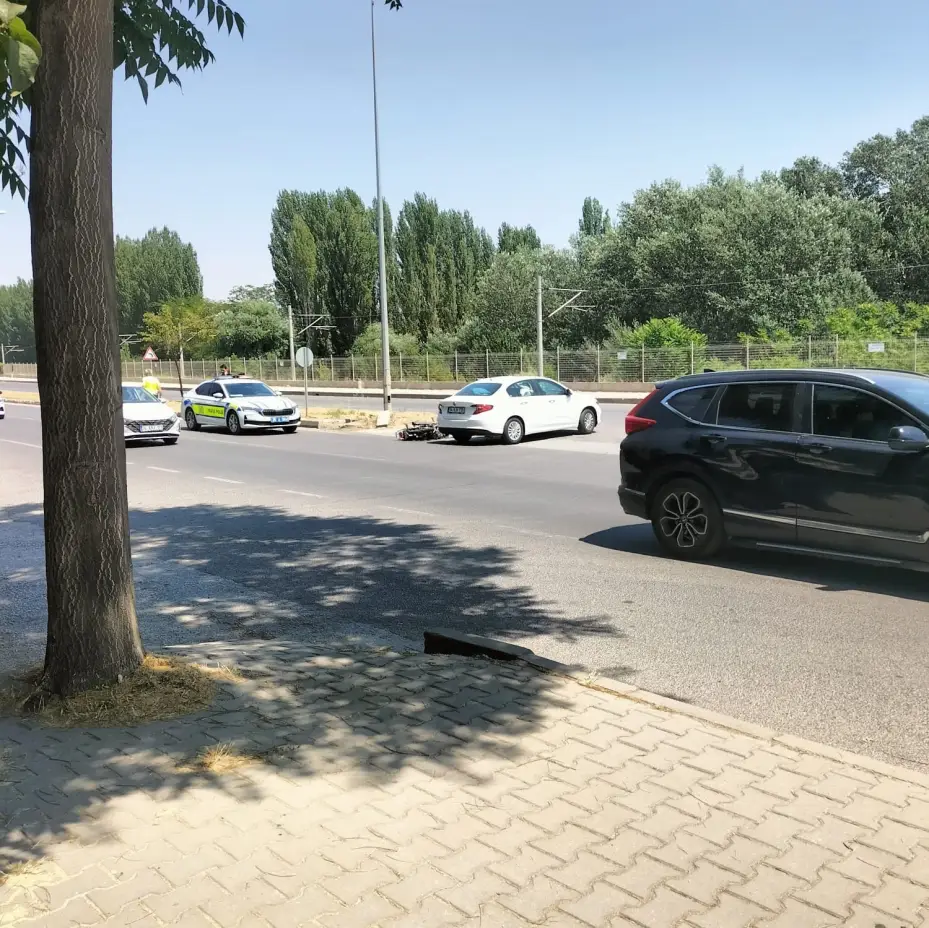 Motosiklet, otomobille çarpıştı: 1 yaralı