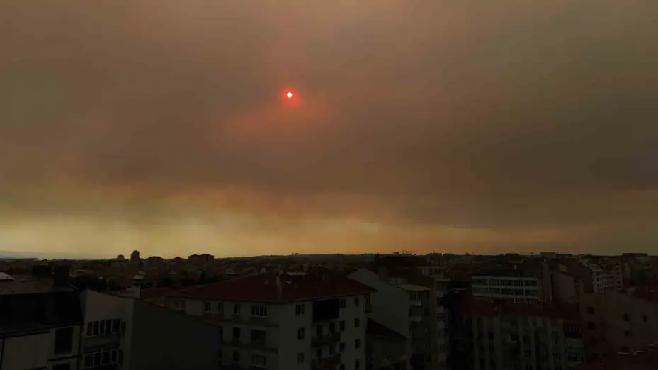 Bilecik’teki yangında Eskişehir semaları dumanla kaplandı