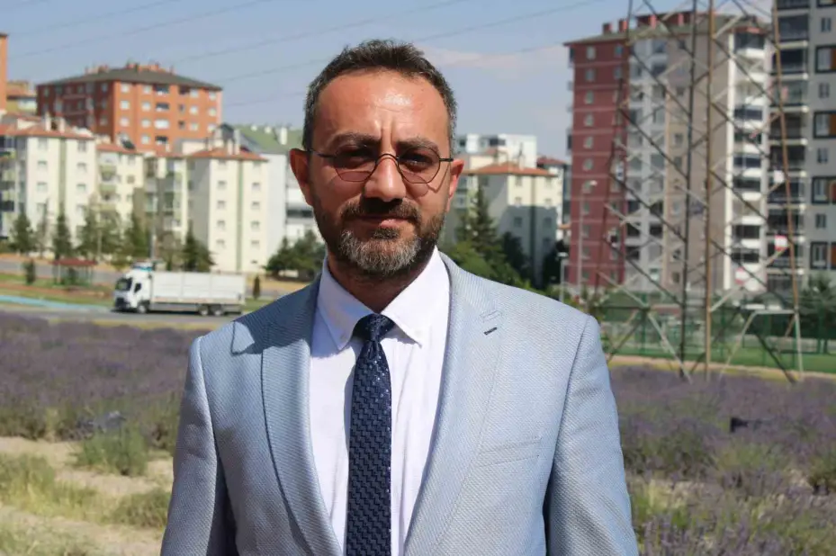 Çiftçilere örnek olması için ekilen lavantanın 4. hasadı yapıldı