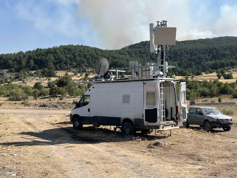 Yangın bölgesinde mobil baz istasyonu kuruldu