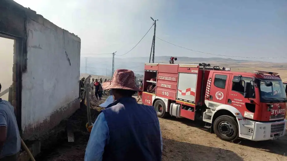 Yozgat’ta yangında inşaat malzemeleri kullanılamaz hale geldi