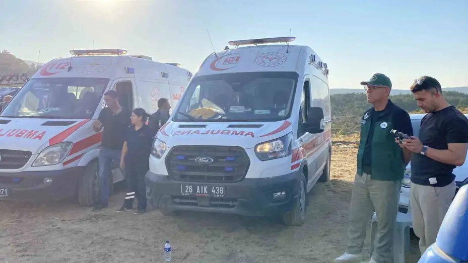 Eskişehir’de yangına müdahale eden itfaiye eri dumandan etkilendi