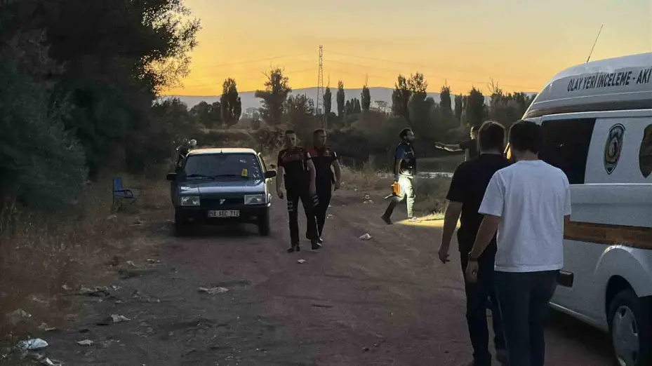 Sivas’ta çıkan kavgada iki kişi birbirini vurdu
