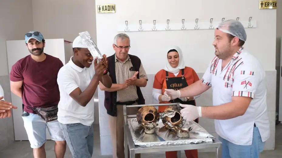 Yabancı öğrenciler Sorgun’da çini atölyesini gezdi