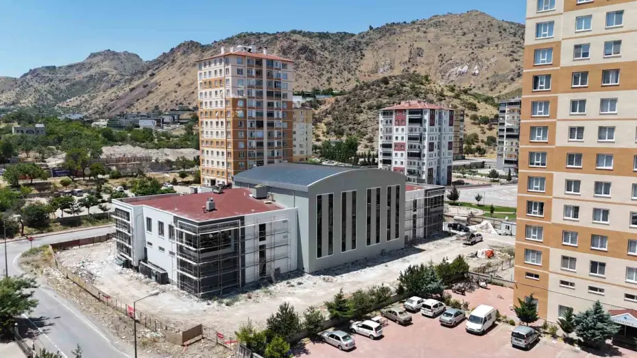 Altınoluk Sosyal Yaşam Merkezi’ni inceleyen Başkan Büyükkılıç’tan ‘eser ve hizmet siyaseti’ vurgusu