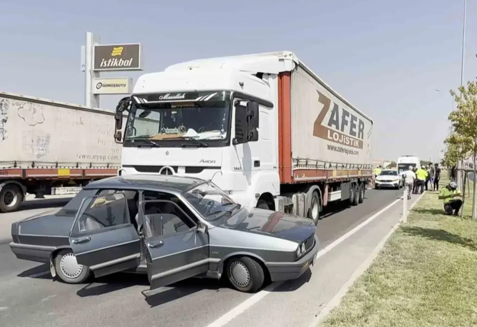 Aksaray’da tır otomobile çarptı: 3 yaralı
