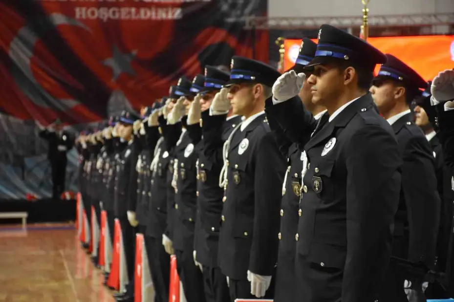 Karaman POMEM’de 228 polis adayı mezun oldu
