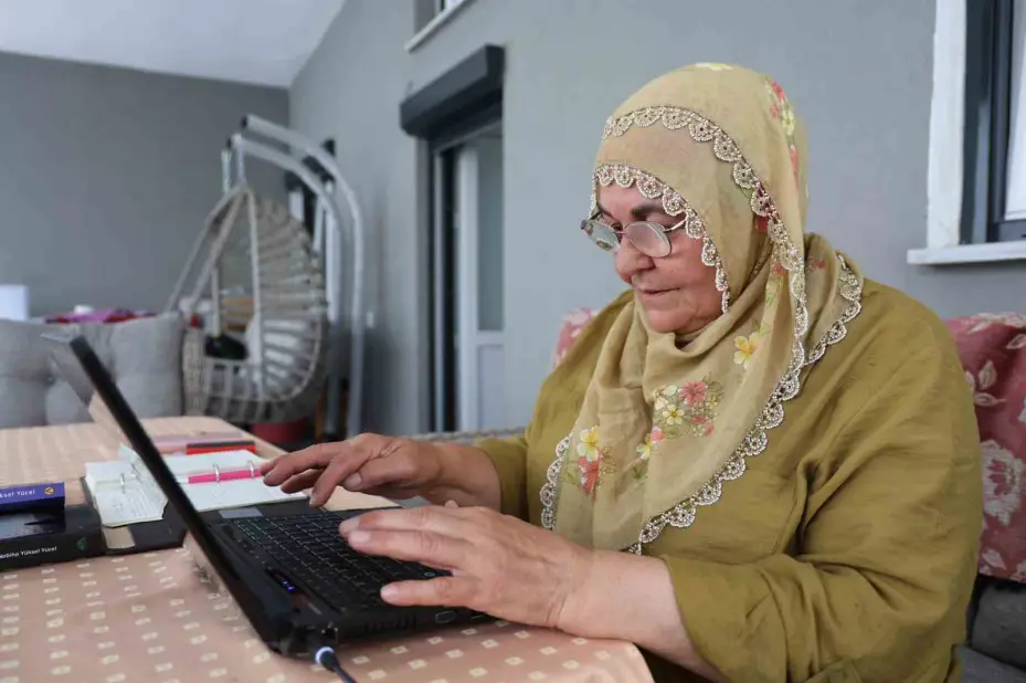 Vatan hasretini yazarak giderdi