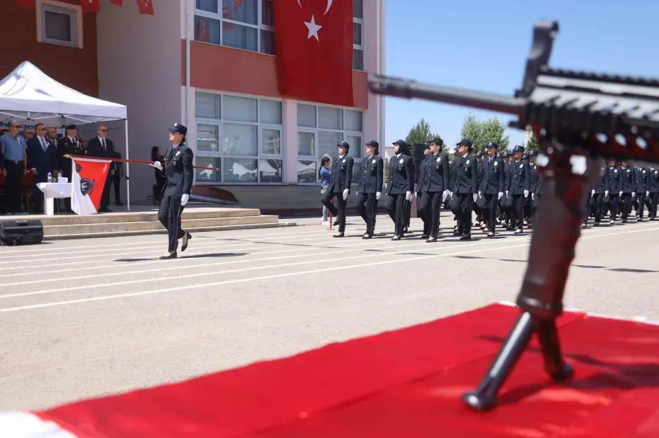 Şehit babasının izinden gitti, o da bugün mezun oldu