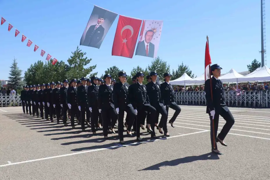 Şehit babasının izinden gitti, o da bugün mezun oldu
