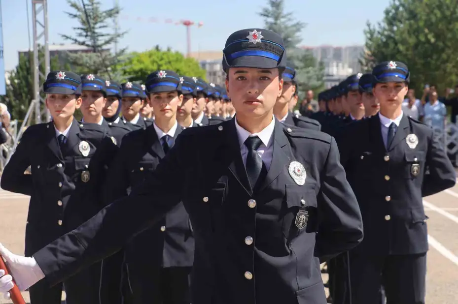 Şehit babasının izinden gitti, o da bugün mezun oldu