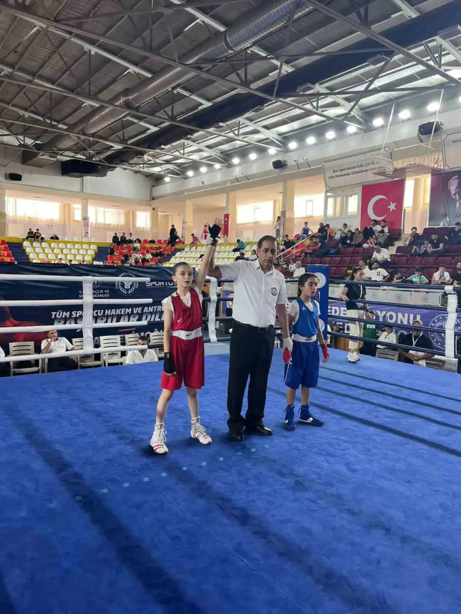 Niğdeli minik boksörlerden Türkiye Şampiyonası’nda büyük başarı