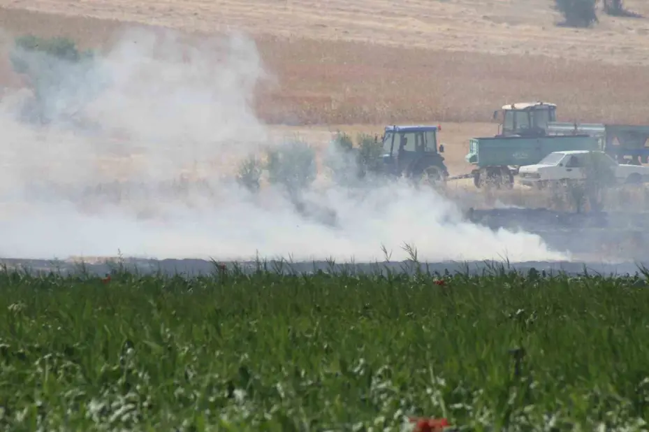 Beyşehir’de biçerdöverde yangın paniği