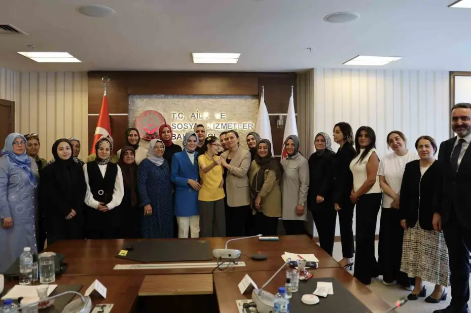 Bakan Göktaş, şehit eşleriyle bir araya geldi