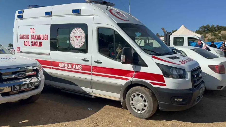 Alevlerin ortasında kalan ekipler mağaraya sığındı