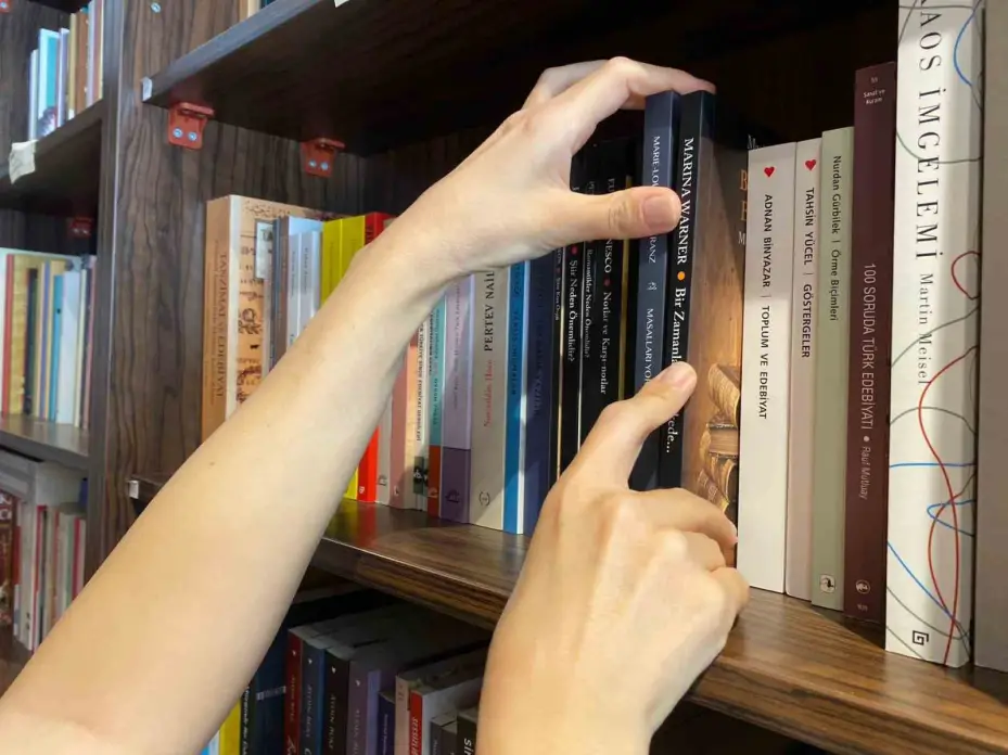Kitap okuma alışkanlığı azalmıyor, değişiyor