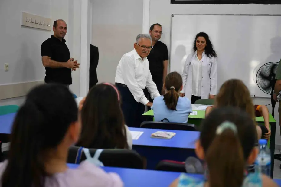 Başkan Büyükkılıç’tan yaz okulu ziyareti