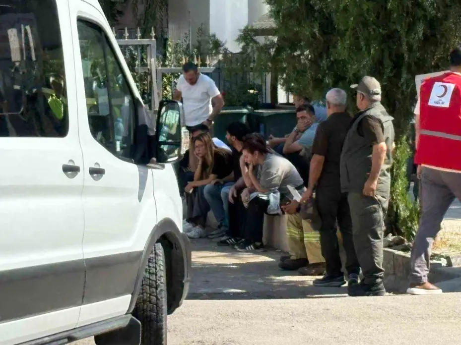 Adli Tıp önünde ailelerin acı bekleyişi sürüyor