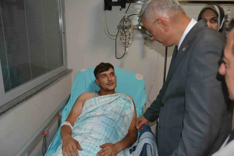 Bakan Memişoğlu’ndan Eskişehir’deki yangından yaralananlara ziyaret