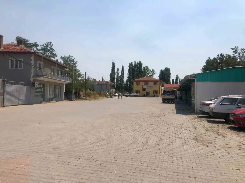 Şehidin cenaze namazı öncesi ekipler çalışma yapıyor