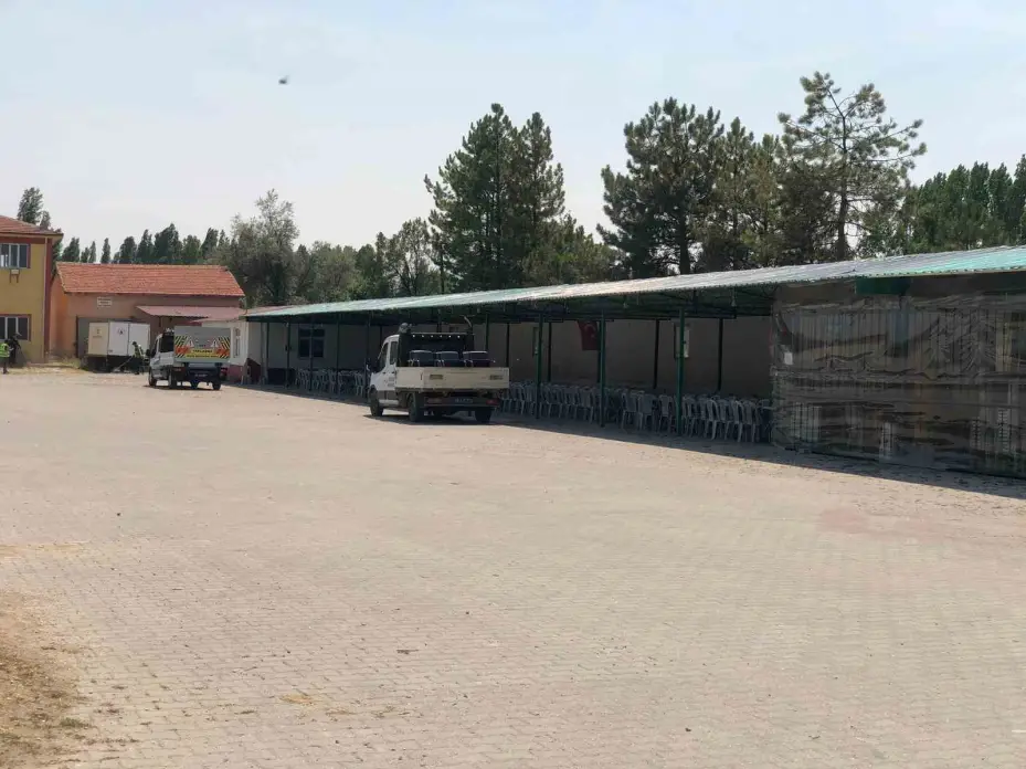 Şehidin cenaze namazı öncesi ekipler çalışma yapıyor