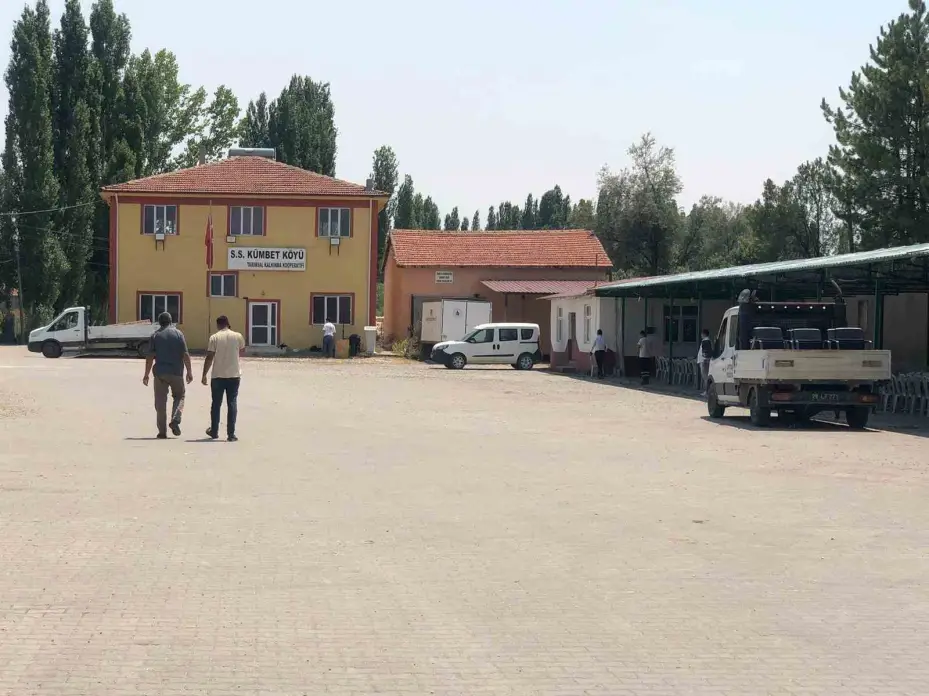 Şehidin cenaze namazı öncesi ekipler çalışma yapıyor