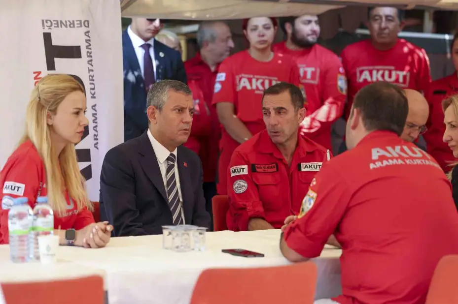 CHP Genel Başkanı Özel’den AKUT’a taziye ziyareti