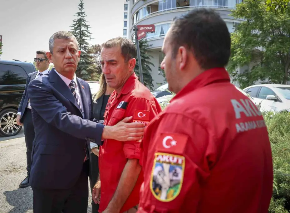 CHP Genel Başkanı Özel’den AKUT’a taziye ziyareti