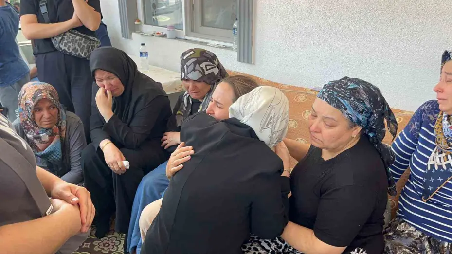 Bakan Yardımcısı Yenigün, şehidin babasına ve eşine başsağlığı diledi