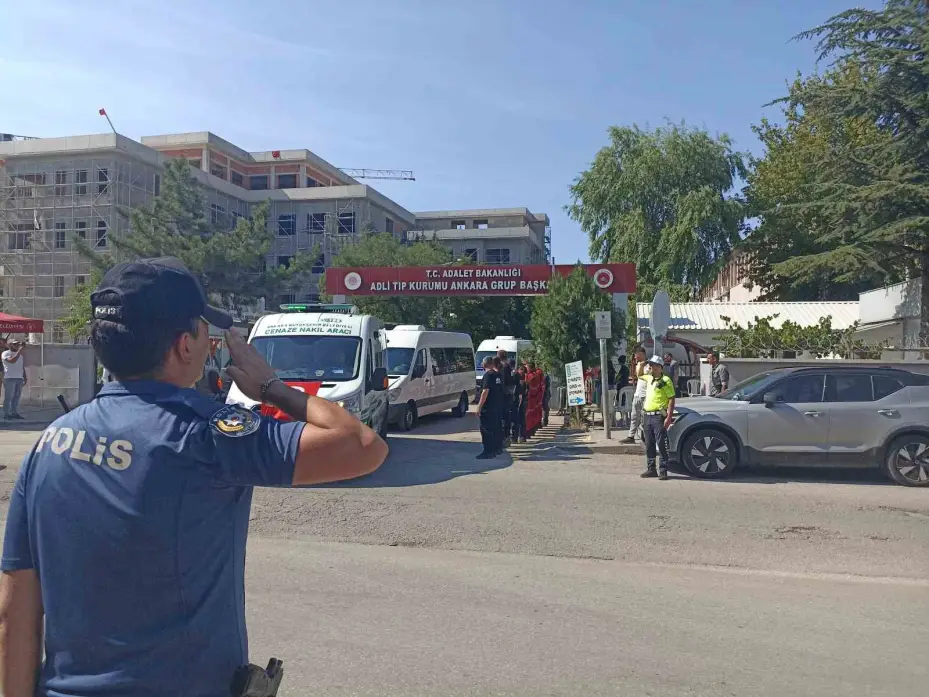 Ateşin ortasında kahramanca mücadele ettiler, şimdi sonsuzluğa uğurlanıyorlar