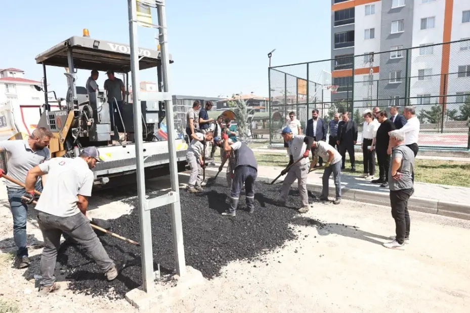 Sincan Belediyesi asfalt serim çalışmalarını sürdürüyor