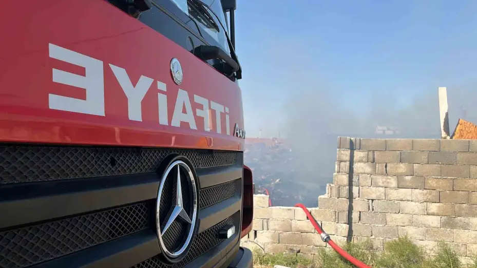 Konya’da iş yerinde çıkan yangın bahçedeki tahta paletlere sıçradı