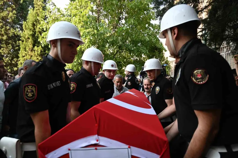Yangın şehidinin oğlu "Baba, ben sensiz ne yapacağım?" diye feryat etti