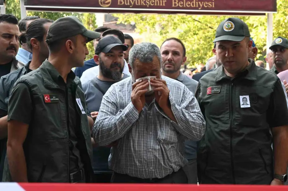 Yangın şehidinin oğlu "Baba, ben sensiz ne yapacağım?" diye feryat etti